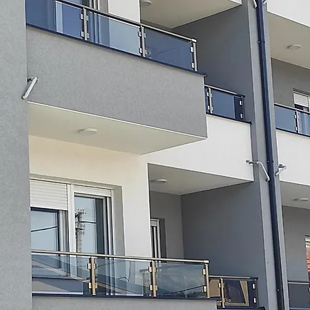 Cera Luxe 1 I 2 Apartment *