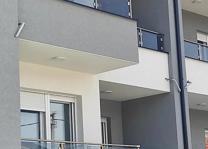 Cera Luxe 2 Apartamento *