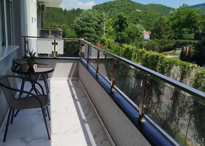 Cera Luxe 2 Apartamento *